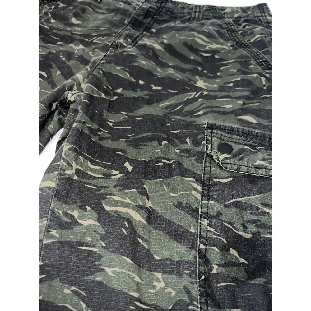Plugg Jeans Men's Heavy Camouflage Cargo Shorts Size 34 Y2K Military Camo Grunge